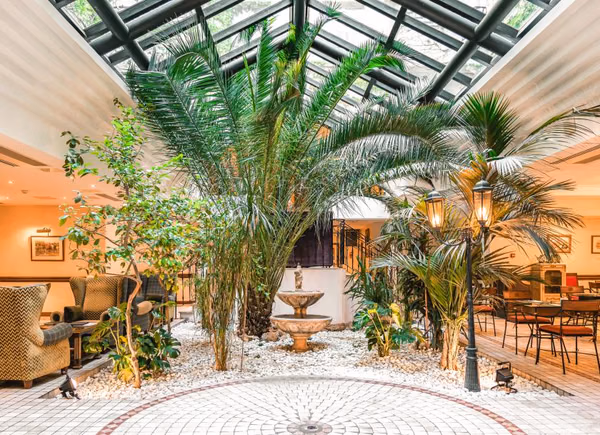 photo-alfred-meeting-villa-beaumarchais-jardin-dhiver-salle-privatisable-seminaire-journee-detude-soiree-cocktail-dinatoire-65e6f7f7aea70